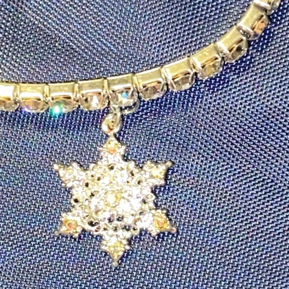 Elegant  Snowflake Pendant Bracelet